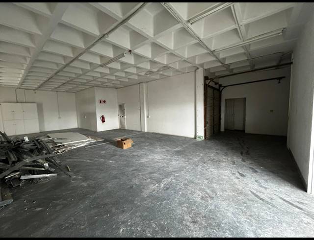 230M² WAREHOUSE TO LET IN WYNBERG